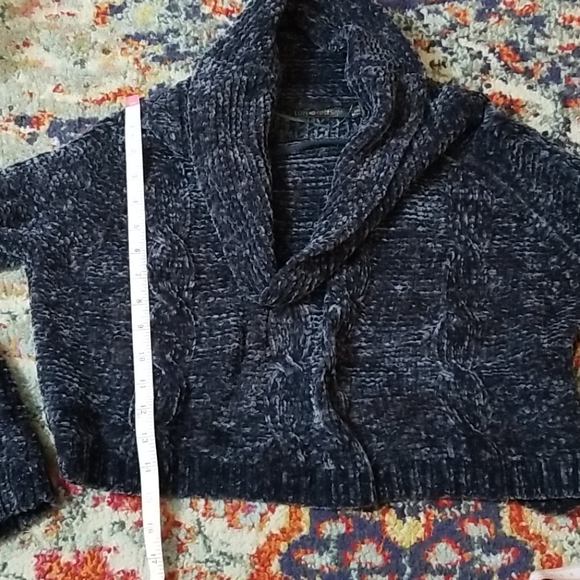 Love @ First Sight Cable Knit Crop Sweater in Navy - Picture 8 of 9